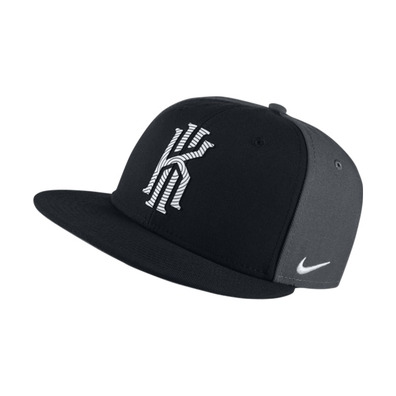 Kyrie True 4 Snapback (010/black/dark grey/white)