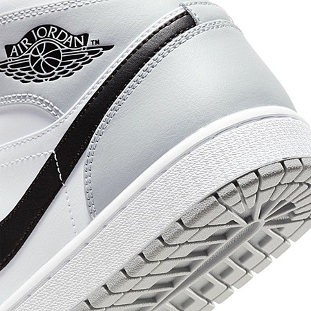 Air Jordan 1 Mid "Light Smoke Grey"