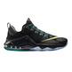 Lebron XII Low "SVSM" (070/negro/metalic gold/ radiant esmeralda)