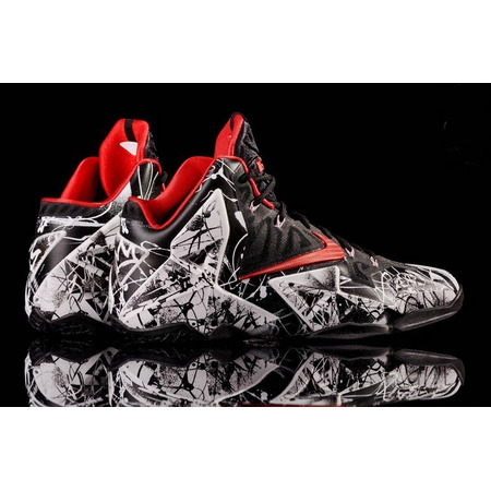 Lebron XI "Graffiti" (100/blanco/negro/rojo)