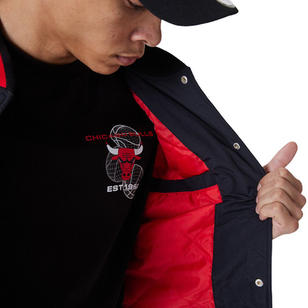 New Era NBA Chicago Bulls Team Logo Bomber Jacket